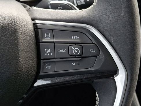 Used 2023 Jeep Grand Cherokee Altitude image 21