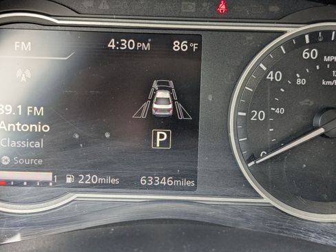 Used 2023 Nissan Versa SV FWD image 22