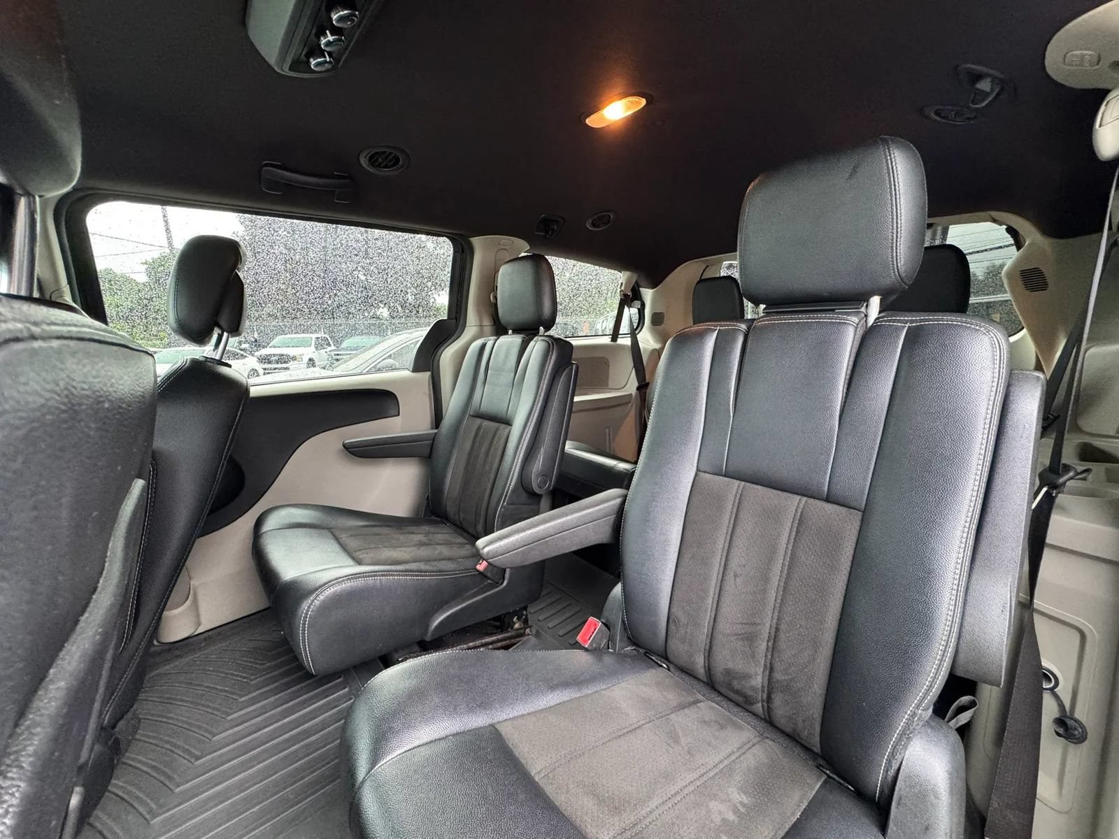 Used 2019 Dodge Grand Caravan SXT FWD image 36