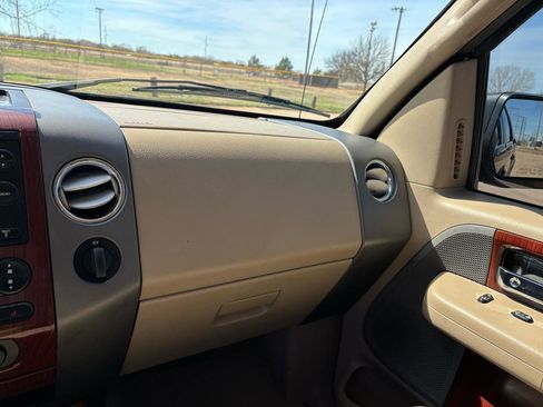 Used 2005 Ford F150 XLT image 17