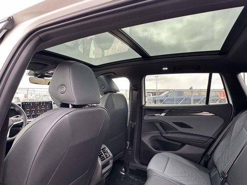 New 2026 Volkswagen Tiguan SE R-Line AWD/4WD image 11