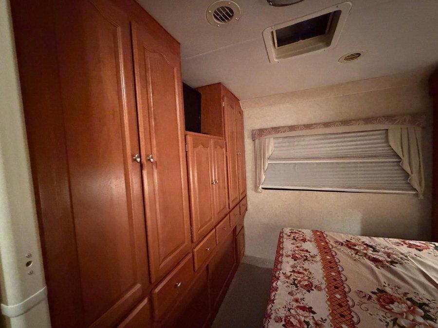 Used 2006 Ford E-450 and Econoline 450 RWD image 11