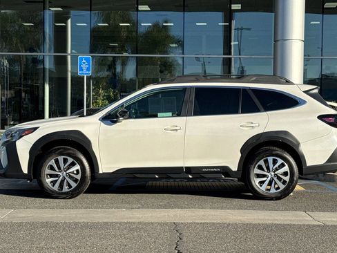 Used 2025 Subaru Outback Premium image 9