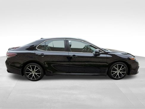 Used 2023 Toyota Camry SE AWD/4WD image 4