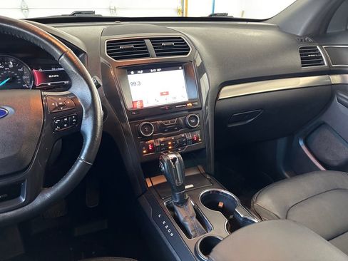 Used 2018 Ford Explorer XLT w/ Equipment Group 202A FWD image 25