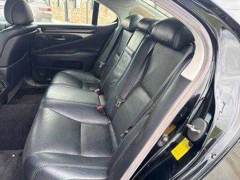 Used 2013 Lexus LS 460 AWD w/ Comfort Pkg image 39
