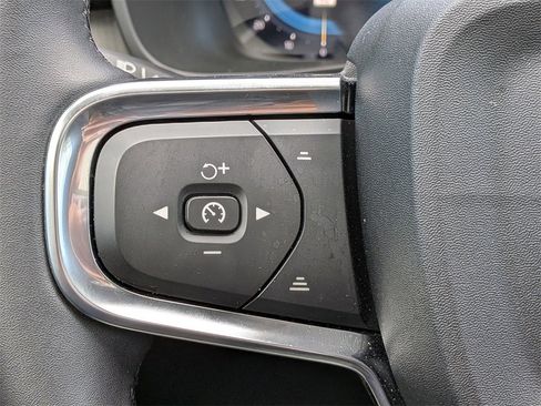 Certified 2025 Volvo XC40 B5 Plus image 27