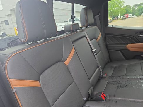 Used 2023 GMC Canyon AT4 w/ AT4 Premium Package AWD/4WD image 11