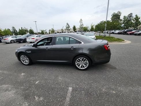 Used 2016 Ford Taurus Limited w/ Equipment Group 301A FWD image 9