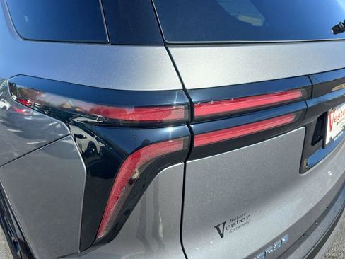 New 2026 Chevrolet Traverse LT w/ Sun and Wheel Package image 36