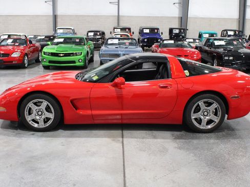 Used 1999 Chevrolet Corvette Coupe w/ Memory Pkg RWD image 17