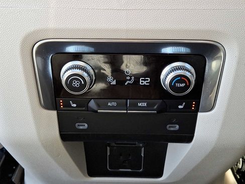 Certified 2021 GMC Yukon Denali w/ Denali Premium Package AWD/4WD image 12