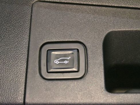 Used 2019 Cadillac XT5 FWD image 17