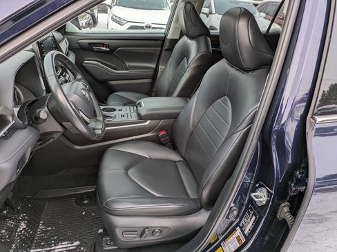 Used 2022 Toyota Highlander XLE image 7