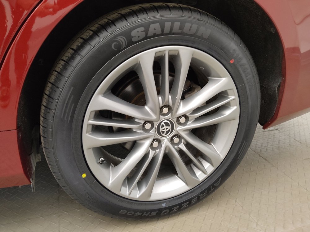 Used 2015 Toyota Camry SE w/ Moonroof Package FWD image 31