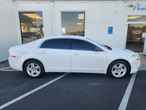 Used 2009 Chevrolet Malibu LS FWD image 4
