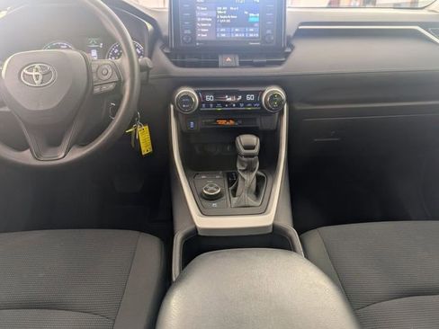 Used 2022 Toyota RAV4 LE image 21