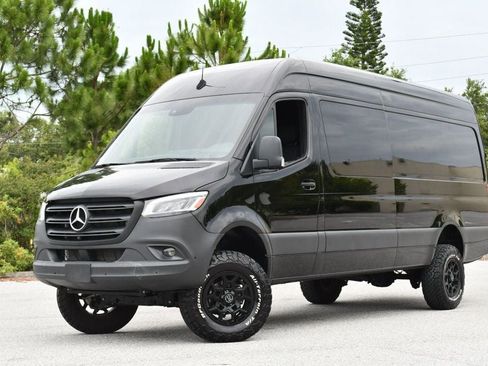 Used 2024 Mercedes-Benz Sprinter 2500 image 2