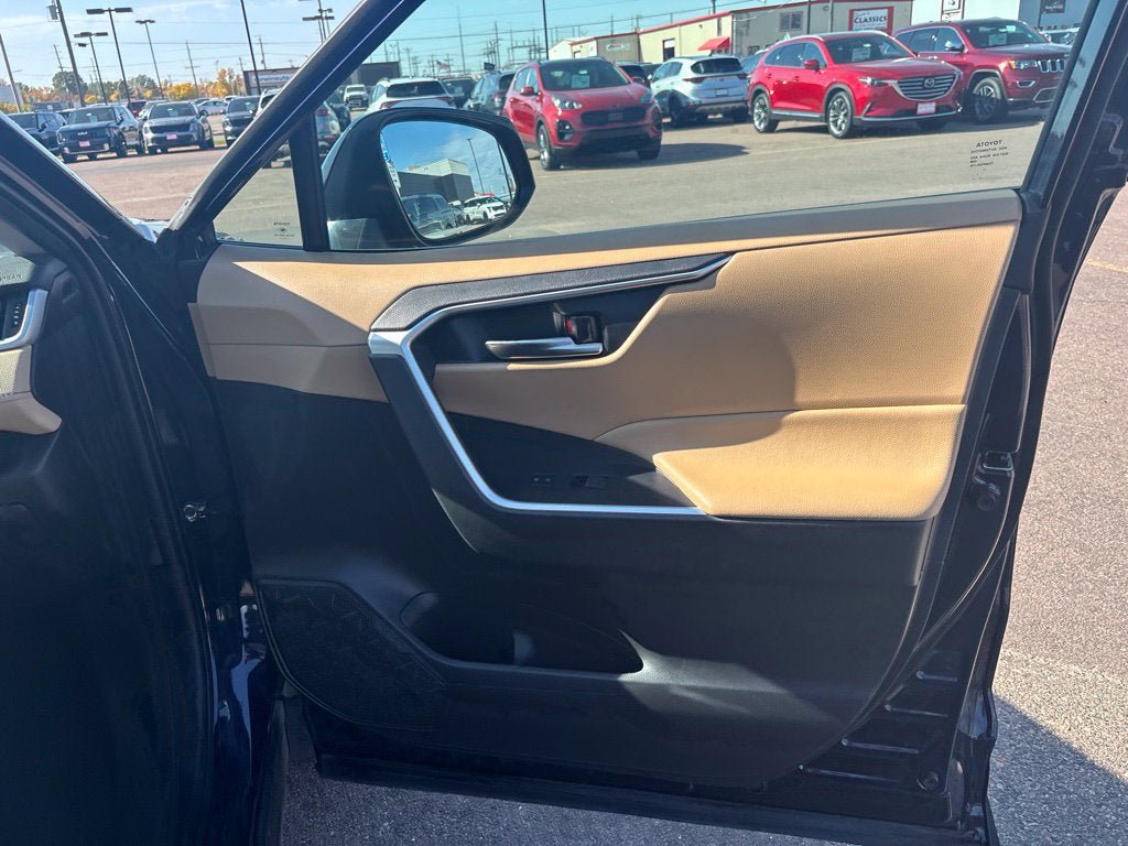Used 2022 Toyota RAV4 XLE Premium FWD image 33