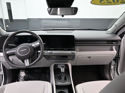 Certified 2025 Hyundai Kona SEL FWD image 10