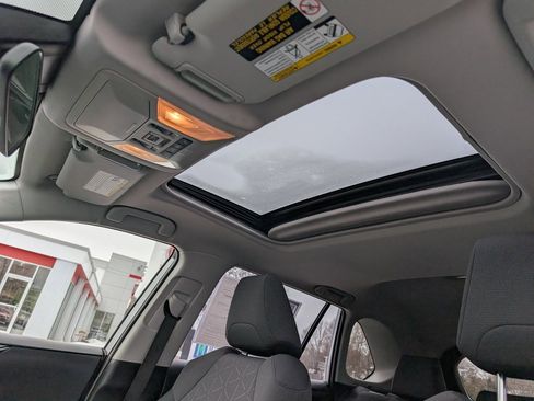 Used 2019 Toyota RAV4 XLE w/ Convenience Package image 21