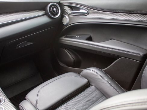 Used 2024 Alfa Romeo Stelvio Quadrifoglio w/ Active Assist Plus Package image 21