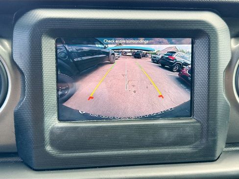 Used 2023 Jeep Wrangler Unlimited w/ Convenience Group image 15