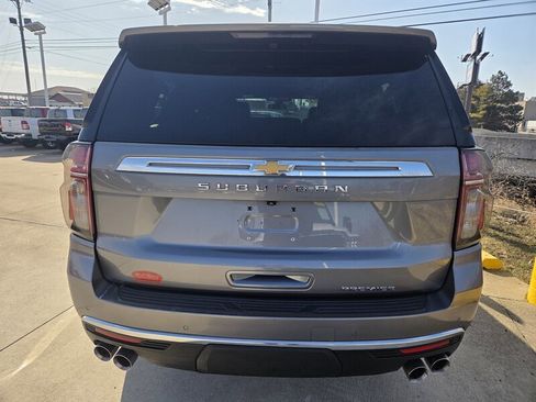 Used 2021 Chevrolet Suburban Premier image 4