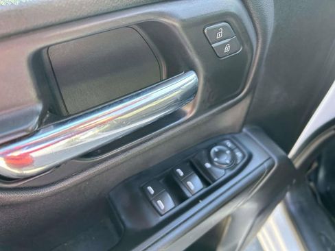 Used 2020 Chevrolet Silverado 1500 Custom w/ Custom Value Package image 17