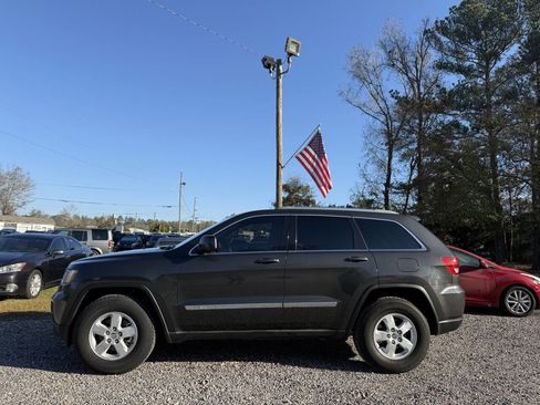 Used 2011 Jeep Grand Cherokee Laredo image 1