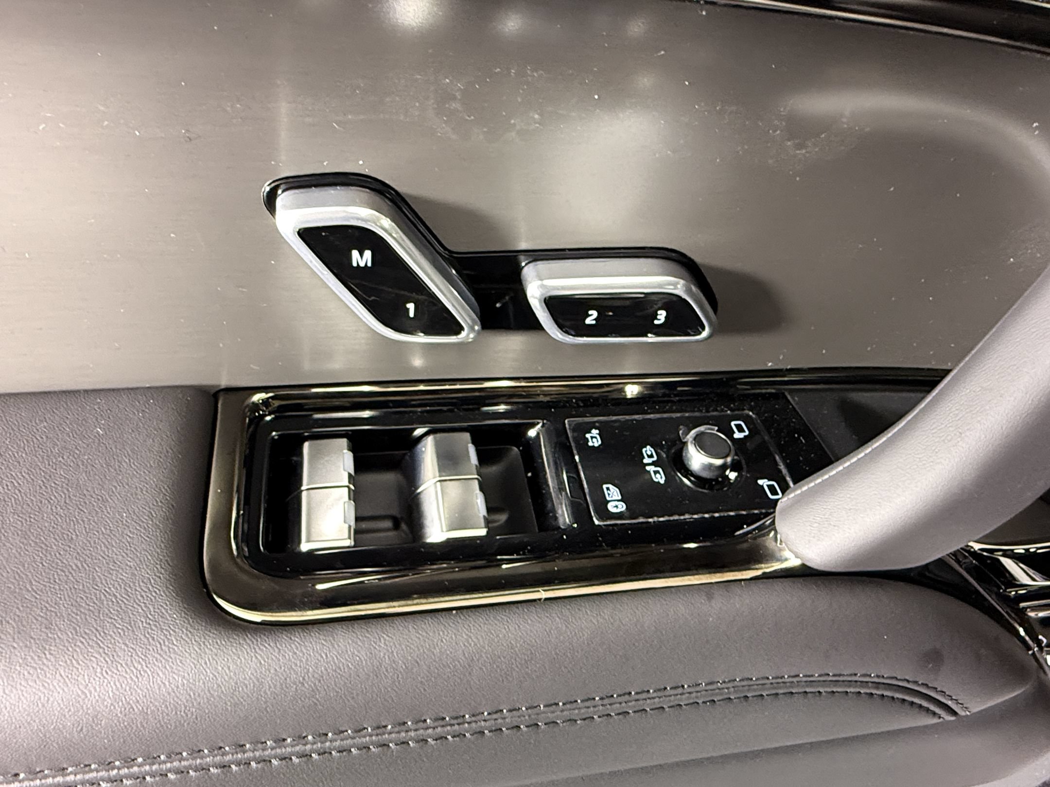 New 2027 Land Rover Range Rover Sport SE AWD/4WD image 14