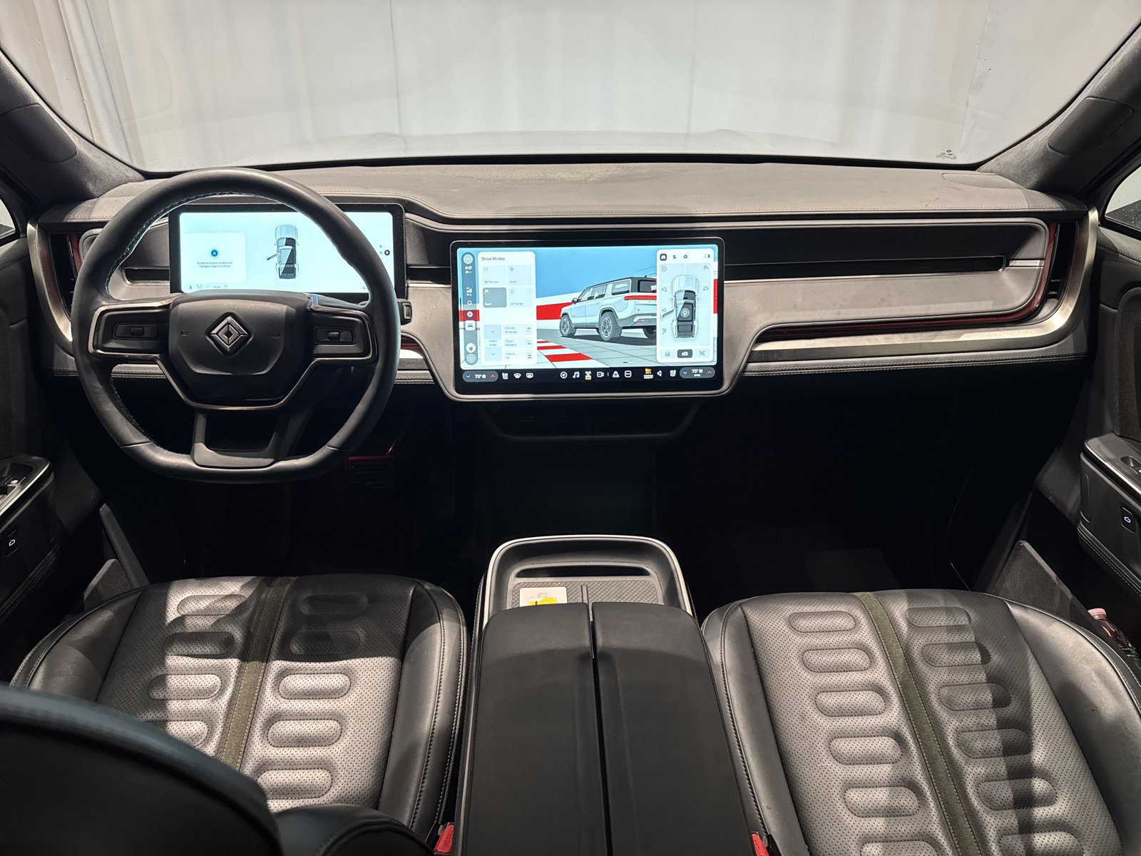 Used 2025 Rivian R1S Adventure Dual AWD/4WD image 21
