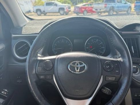 Used 2018 Toyota RAV4 Limited w/ Carpet Mat Package FWD image 16