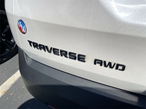 Used 2023 Chevrolet Traverse RS image 9