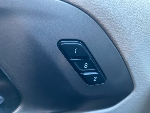 Used 2024 Chrysler Pacifica Touring-L image 12