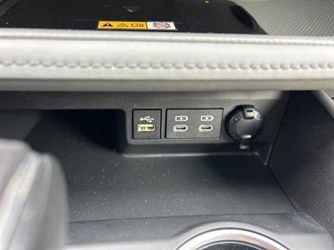 Used 2024 Toyota Highlander XLE AWD/4WD image 22