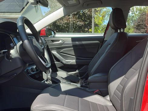 Used 2023 Volkswagen Jetta SE image 12