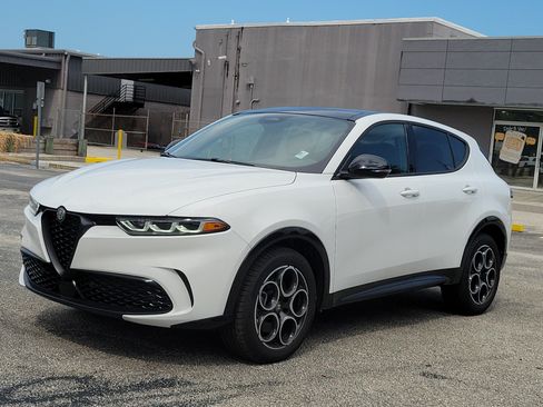 Used 2025 Alfa Romeo Tonale AWD/4WD image 2