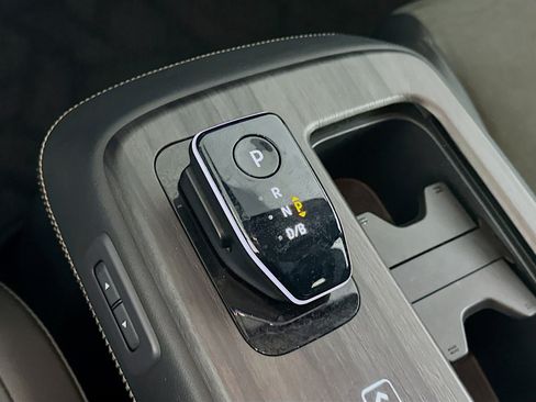 Used 2024 Nissan Ariya AWD image 25