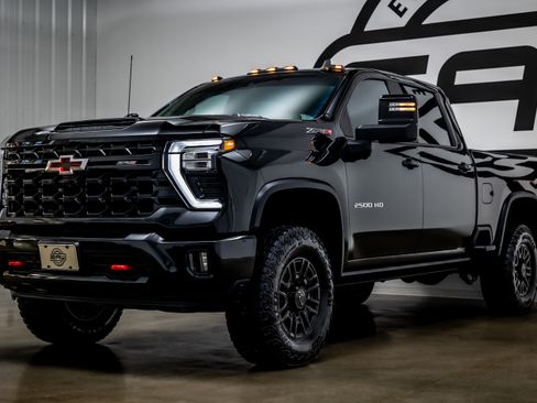 Used 2024 Chevrolet Silverado 2500 ZR2 w/ Technology Package image 32