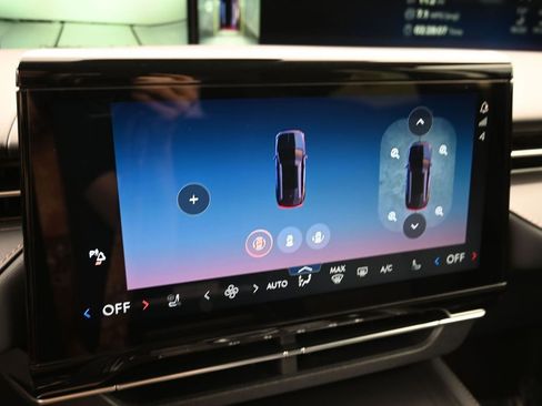 New 2026 Lincoln Nautilus Premier AWD/4WD image 27