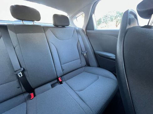 Used 2025 Kia K4 LXS image 36