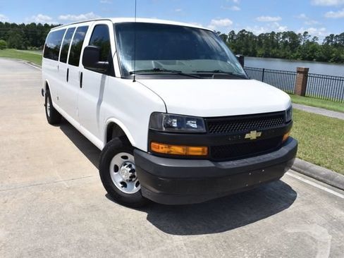 Used 2022 Chevrolet Express 3500 LS RWD image 2