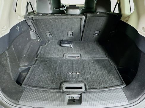 Used 2023 Nissan Rogue SL image 28