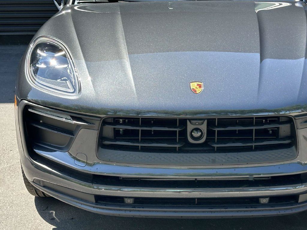 Used 2026 Porsche Macan AWD/4WD image 10