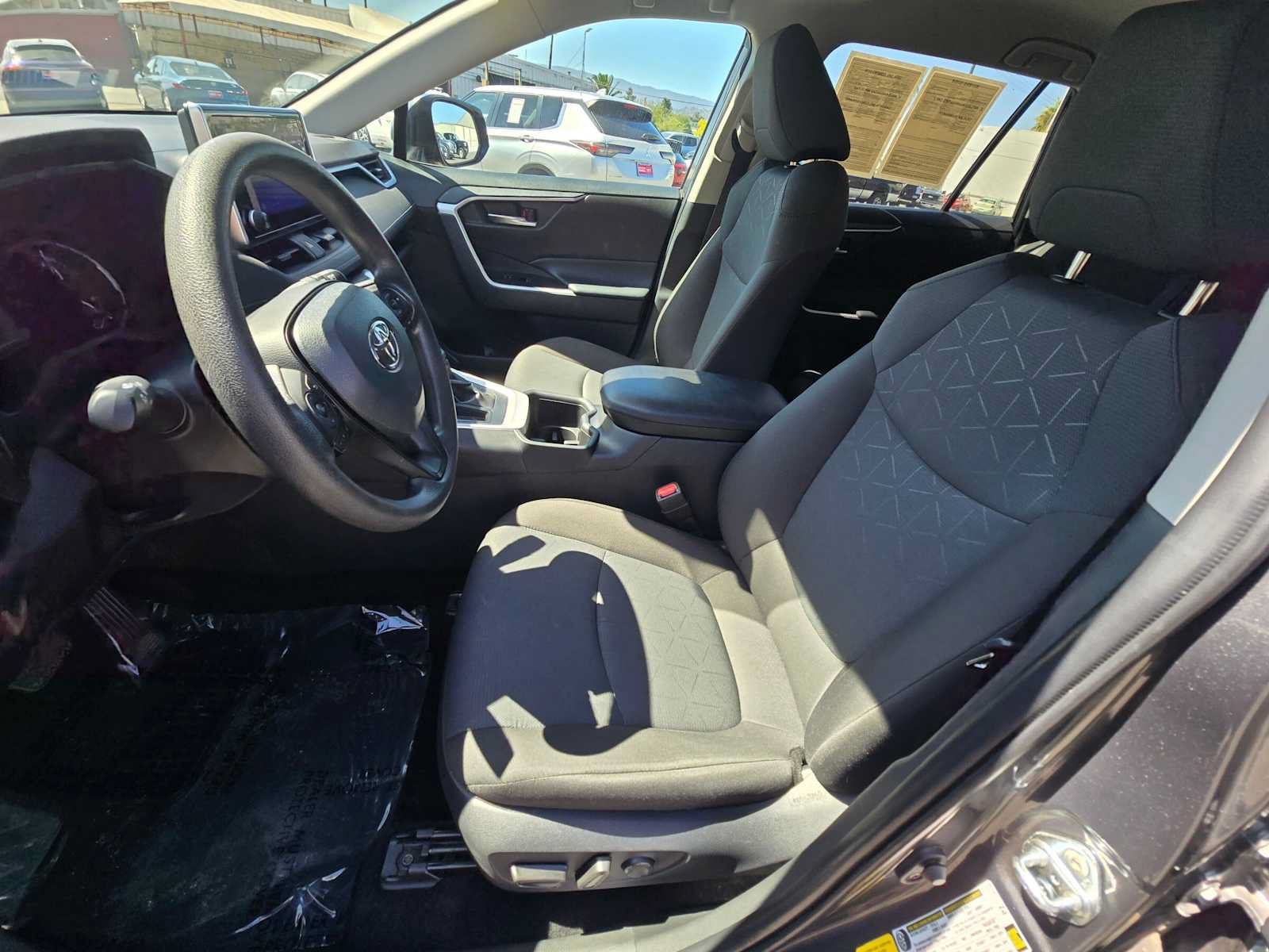 Used 2025 Toyota RAV4 XLE FWD image 22