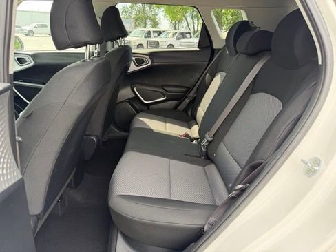 Used 2022 Kia Soul LX w/ Technology Package FWD image 12