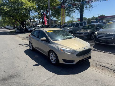 Used 2016 Ford Focus SE w/ Reverse Sensing Package FWD image 1