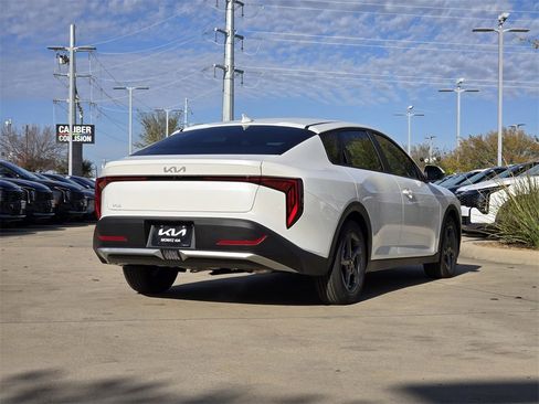 New 2025 Kia K4 LXS image 4