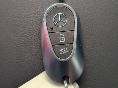 Used 2026 Mercedes-Benz GLC 300 image 35
